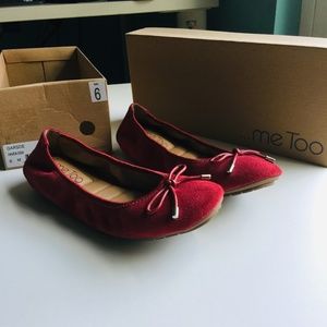 Me Too Red Suede Ballet Flats 6M Bow Detail NWT